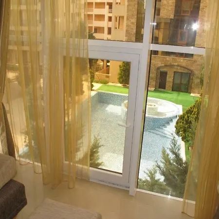 Emerald Paradise ساني بيتش