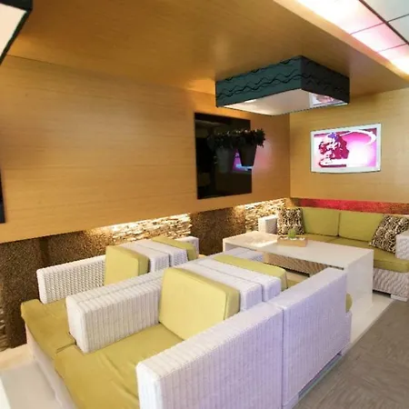 Aparthotel Emerald Paradise