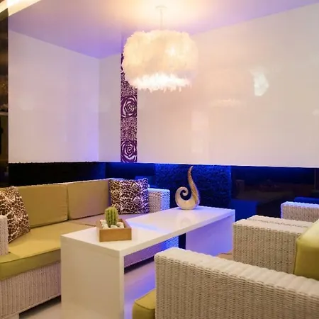 Aparthotel Emerald Paradise *